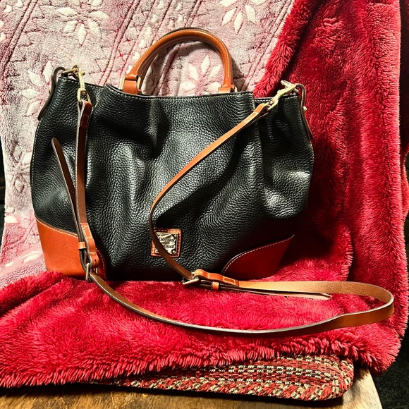 Dooney & Bourke Black Satchel Tote Purse - Picture 5 of 14